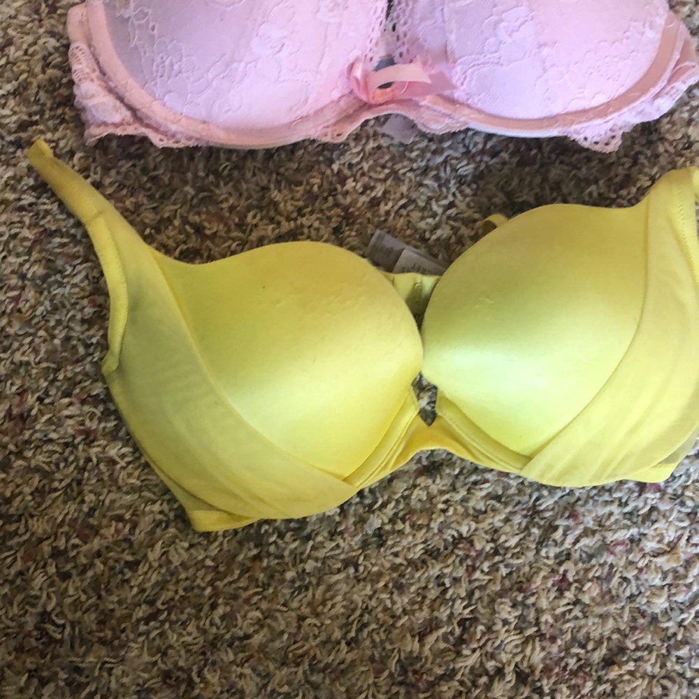 4 Victoria Secret bras size 34C